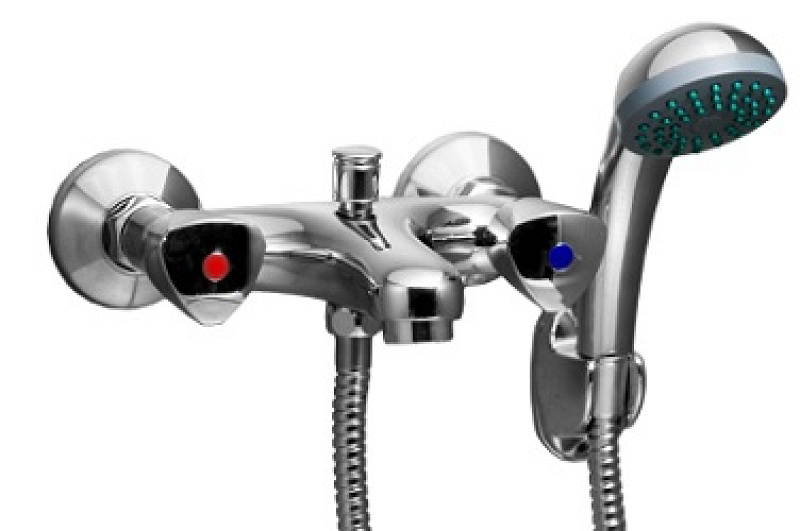 HAGYOMÁNYOS kád csaptelep zuhanyszettel